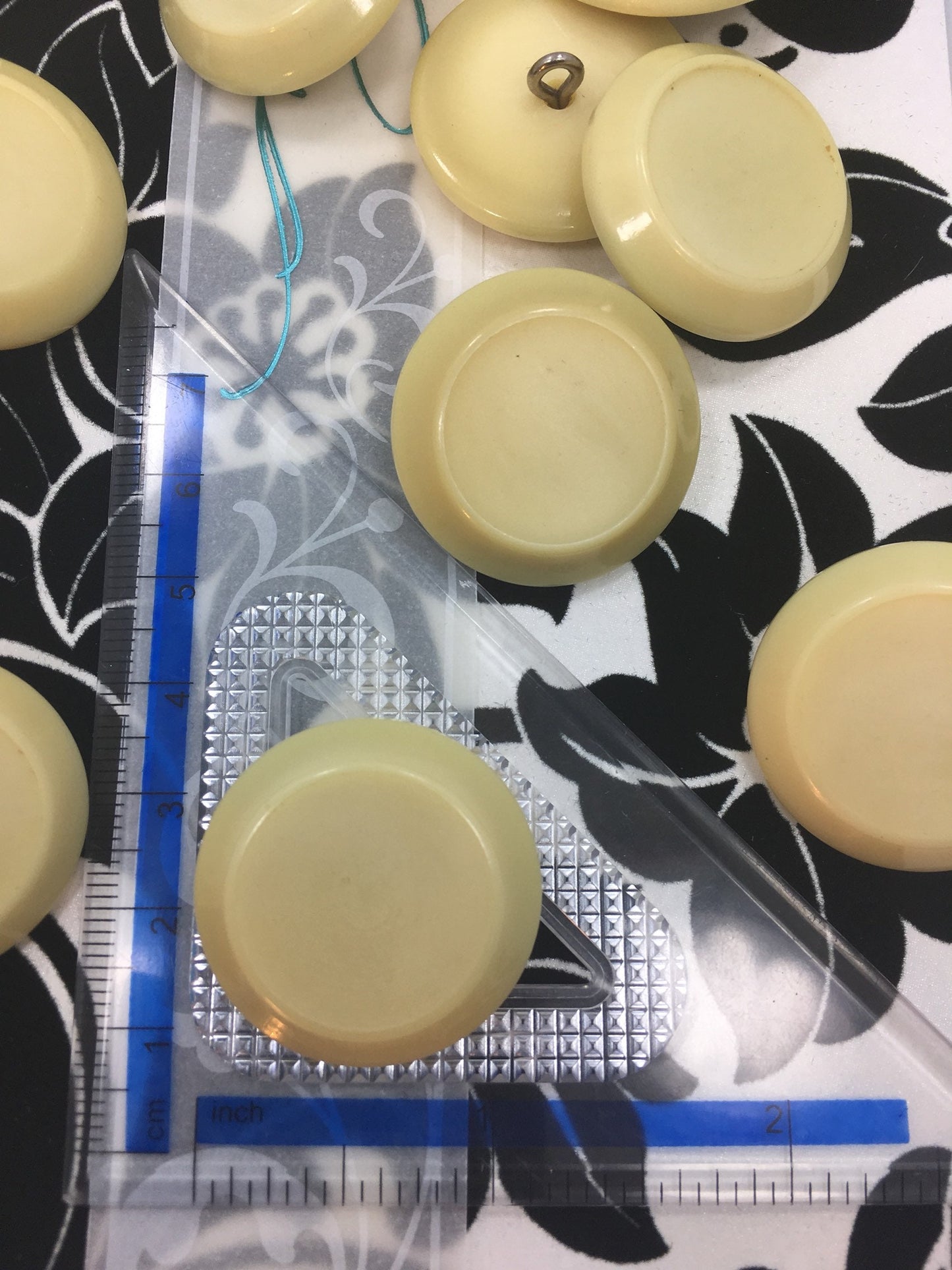 QUALITY 1-1/8" Ivory Cream Shank Buttons ITALIAN Vintage Sewing Button for Clothing / Coat & Jacket Buttons / Designer Shank Buttons 577