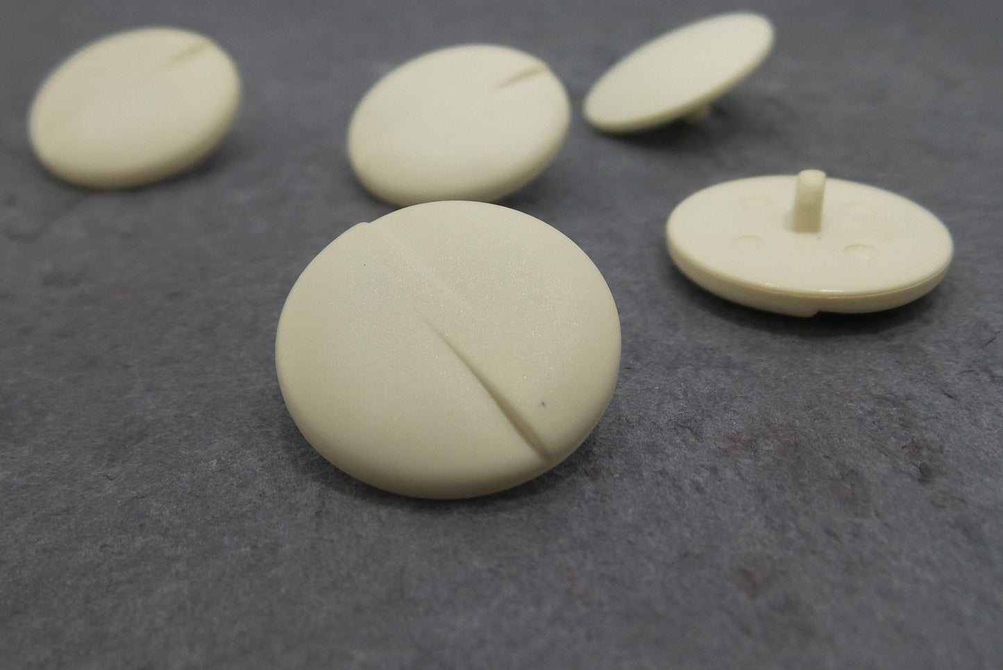 OFF WHITE VINTAGE Buttons 1 Inch / Jacket Buttons / Coat Buttons / Ivory Shank Sewing Buttons for Clothing 130