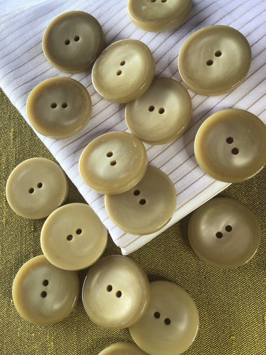BEIGE TAN Italian 2 HOLE Big Buttons 1-1/4" (30mm) 48L Tan Cream Buttons Vintage/ Coat Buttons/ Wholesale Decorative Buttons 851