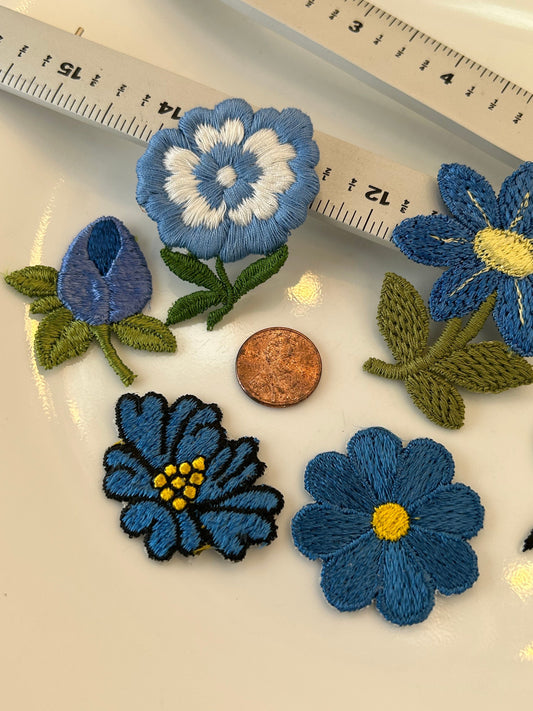 6 pieces FLORAL VINTAGE appliqués blue yellow light blue white flower iron on Patches #4