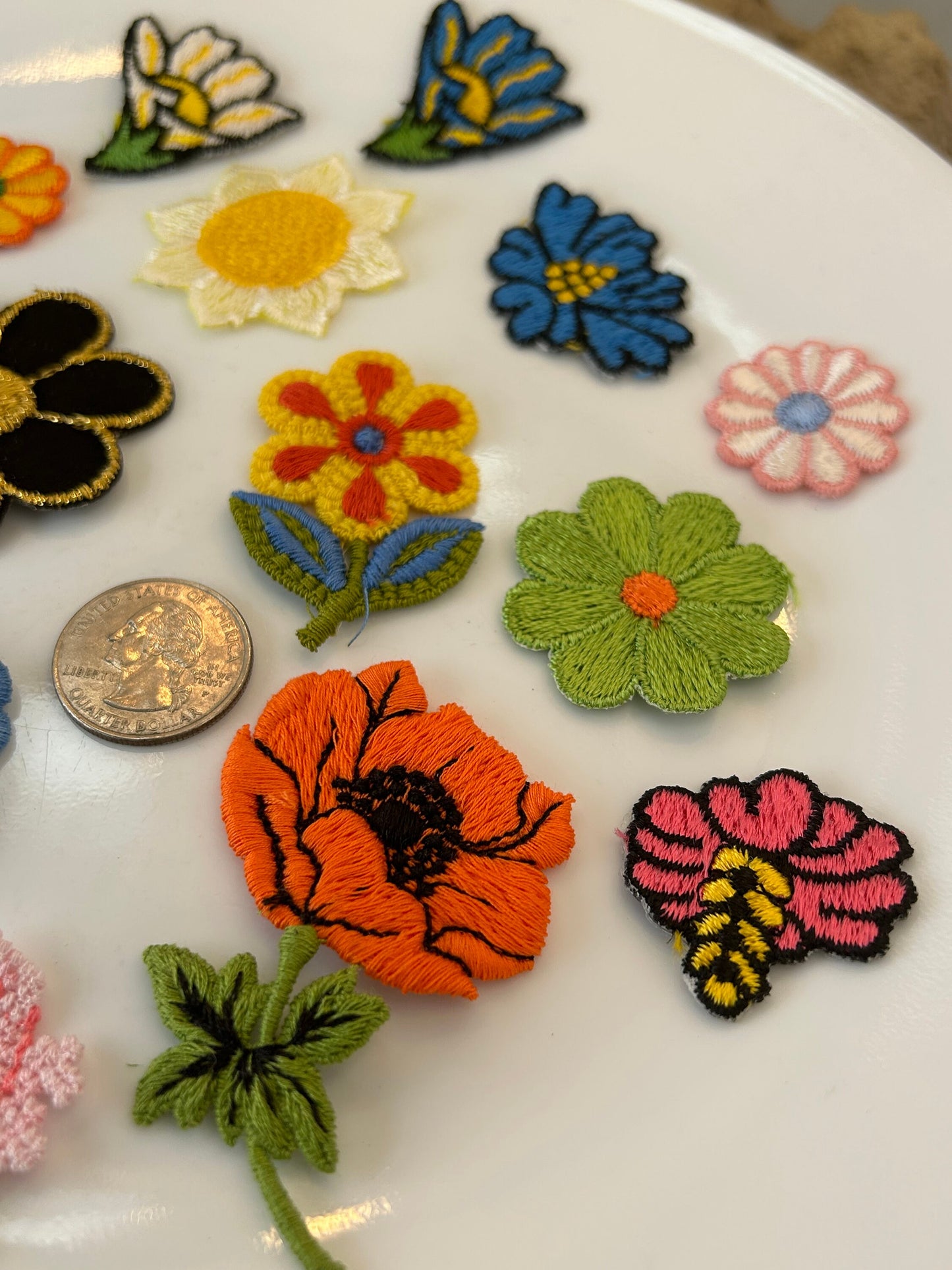 15 pieces FLORAL VINTAGE appliqués orange pink yellow blue silver lemon yellow black gold outline flower iron on Patches #11