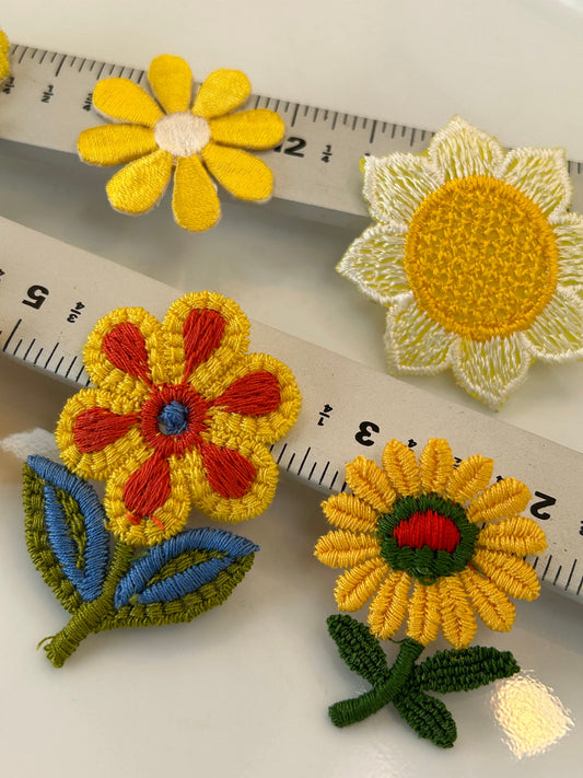 6 pieces FLORAL VINTAGE appliqués yellow green white red black blue flower iron on Patches #2