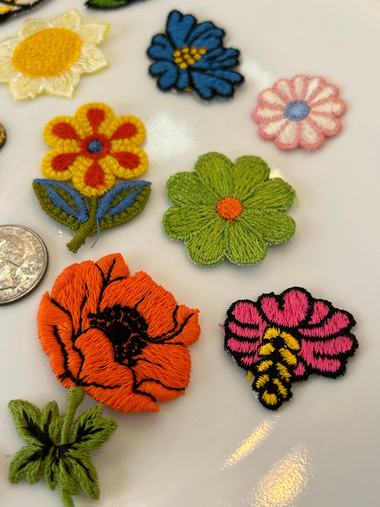 15 pieces FLORAL VINTAGE appliqués orange pink yellow blue silver lemon yellow black gold outline flower iron on Patches #11