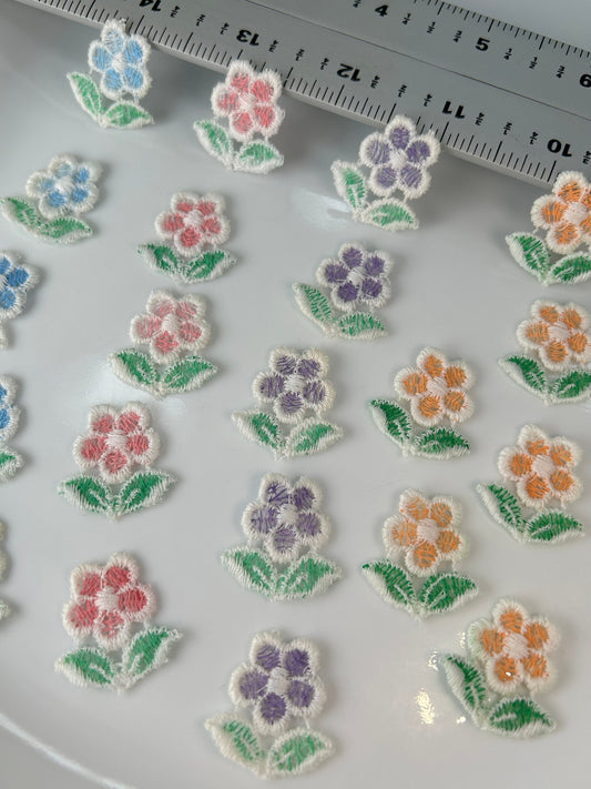 24 pieces FLORAL sew-on appliqué sale in 4 amazing colors mango, blue, pink, lilac vintage lot #39