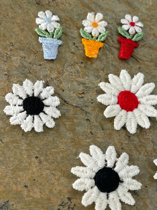 Adorable flowers appliqués 9 pieces set. lot#27