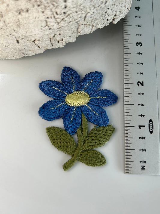 Amazing Vintage appliqués collectibles patches buy the set or pick your own color: blue, yellow and red, off whites lot#41