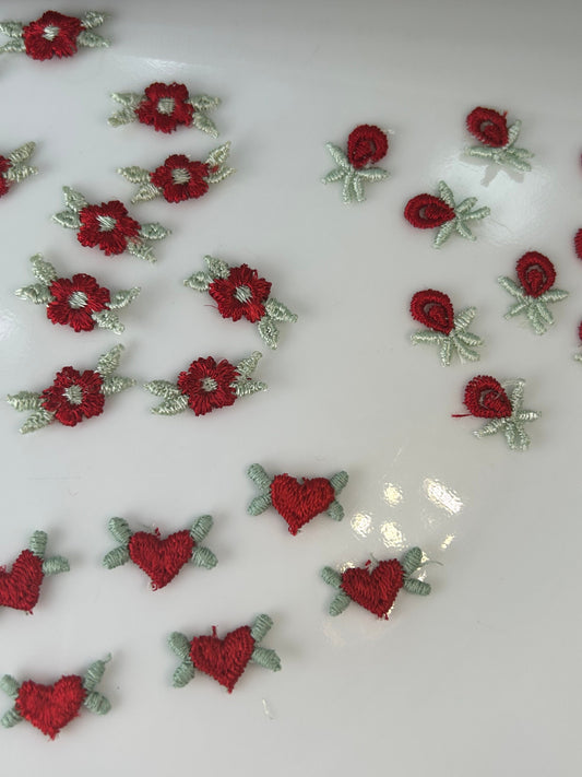 40 cute valentines red flowers appliqués in 4 lovely small tiny styles vintage appliques lot #38