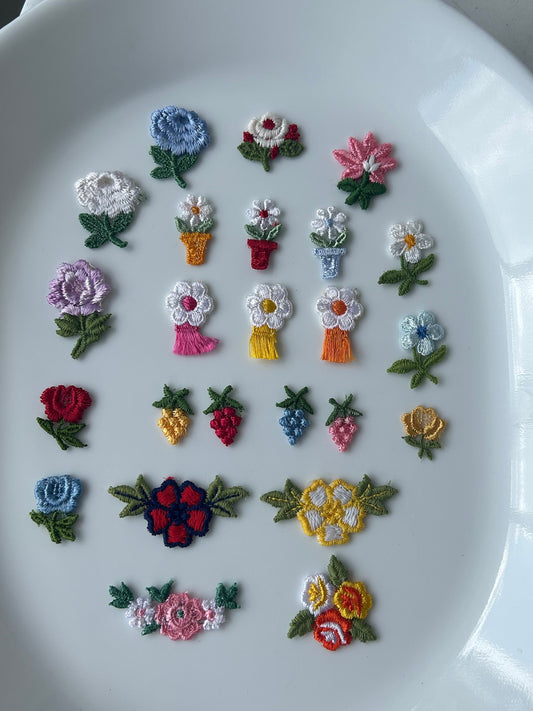 Small vintage appliqués tiny lace flowers rose daisy embroidered embellishments retro sewing mini appliques wholesale floral sets #50