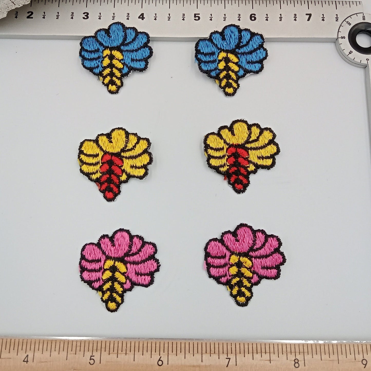 6 pieces FLORAL VINTAGE appliqués pink yellow black blue red flower Patches #109