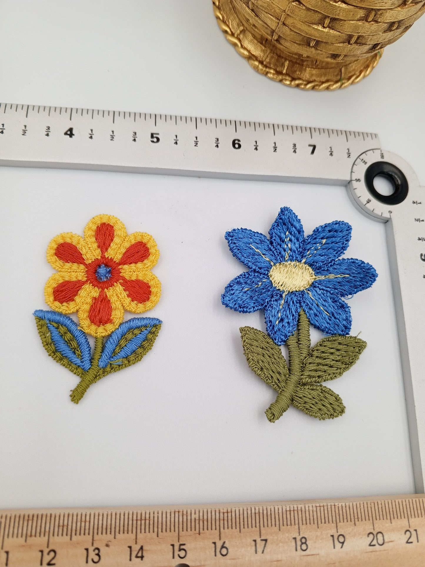 3 pieces FLORAL VINTAGE appliqués orange white blue brown yellow green flower Patches #102