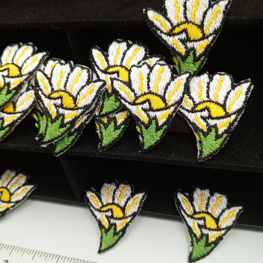FLORAL VINTAGE appliques yellow white flower iron on Patches #179