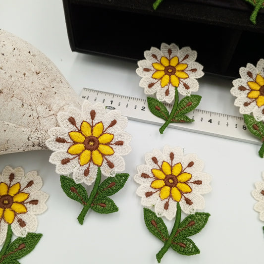 FLORAL VINTAGE appliques yellow brown off white flower Patches #173