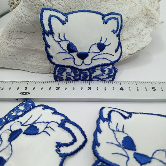 Blue white cat iron on sewing appliqué Patches #420