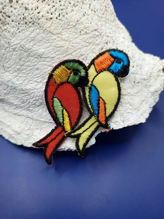 8 Pieces Blue Orange Green PARROTS Patches VINTAGE White Red Yellow Birds Appliques Embellishments 503