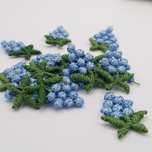 VINTAGE appliques cute blue flower cluster embroidery Patches #296