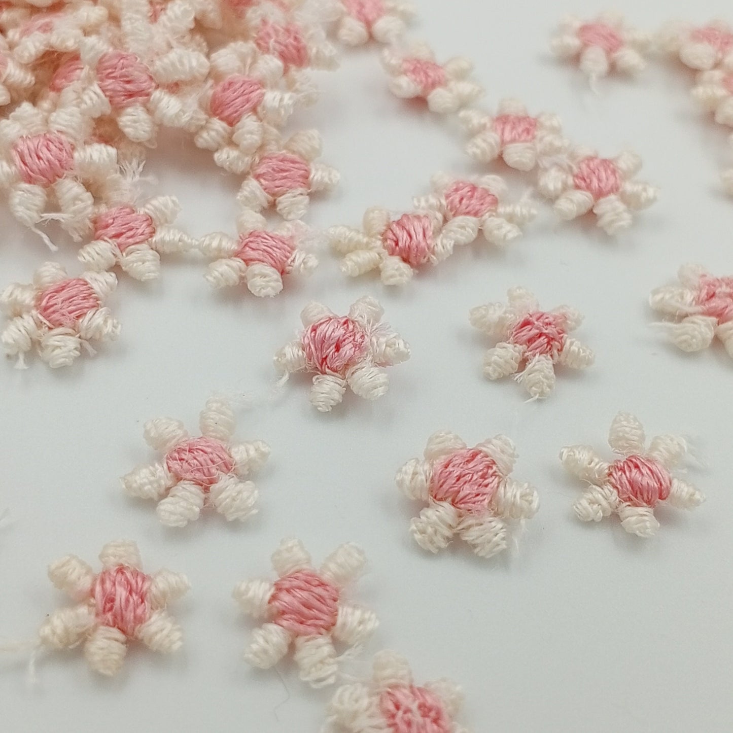 VINTAGE appliques cute tiny pink white flower embroidery Patches #327
