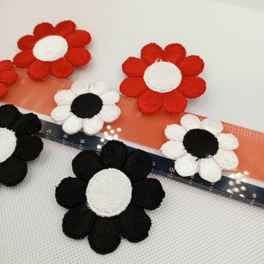 8 pieces FLORAL VINTAGE appliques white black red flower Patches #117