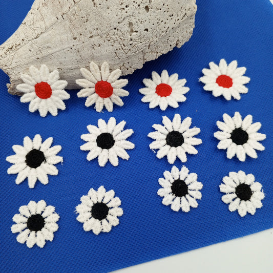 12 pieces FLORAL VINTAGE appliqués white black red flower Patches #119