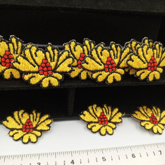 FLORAL VINTAGE appliques Red yellow flower iron-on Patches #182
