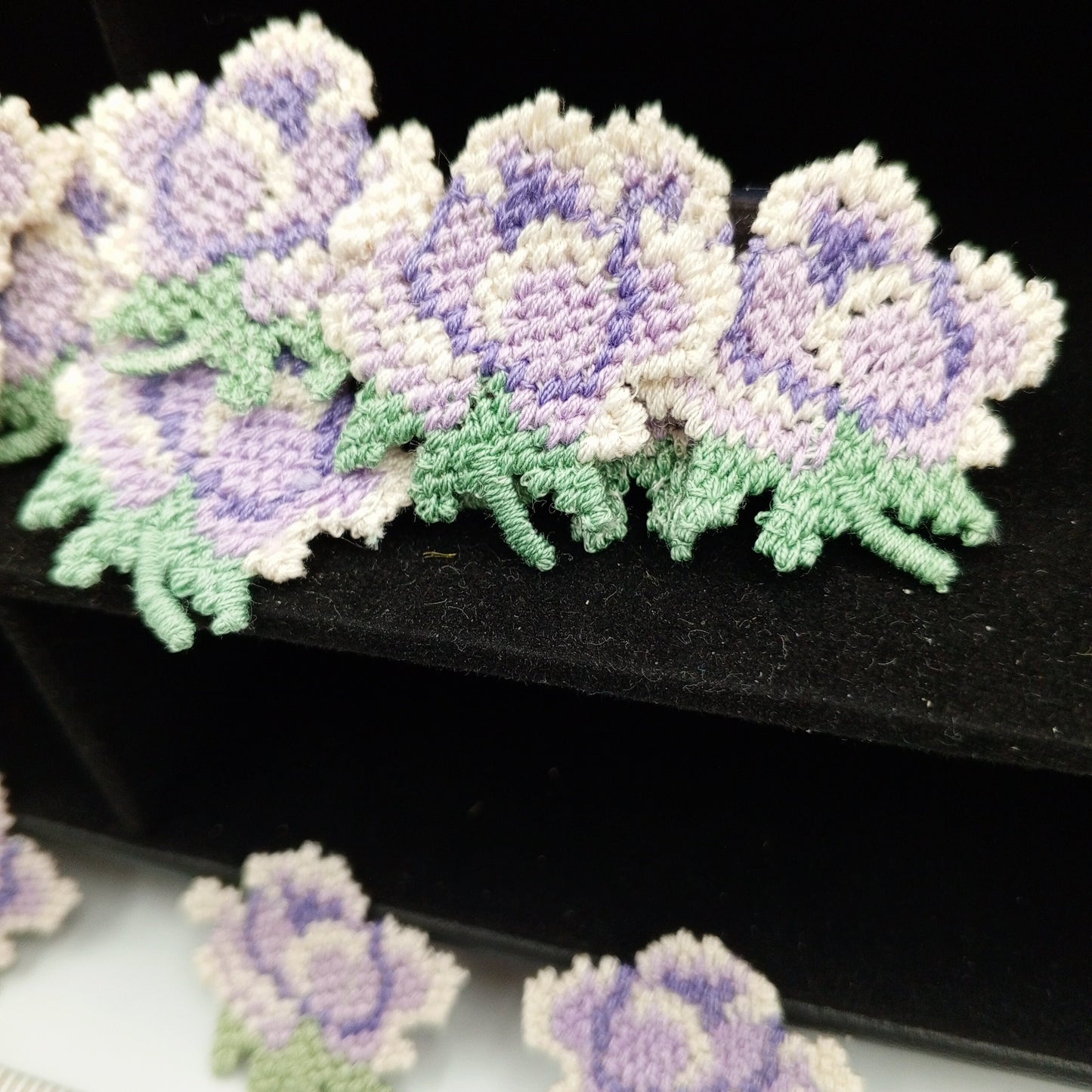 FLORAL VINTAGE appliques purple off white lilac flower Patches #177