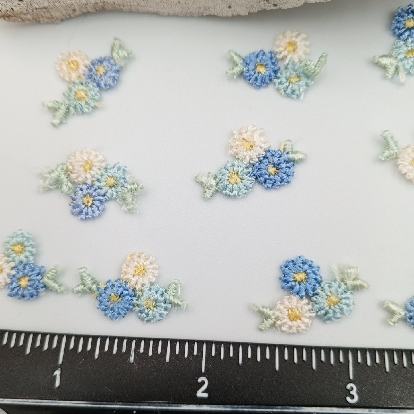 VINTAGE appliques cute white green blue flower embroidery Patches #317