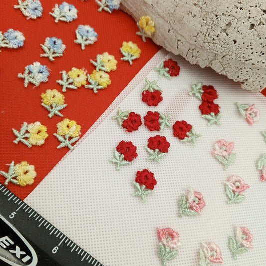 40 pieces FLORAL VINTAGE appliques pink blue yellow white light green red flower Patches #141