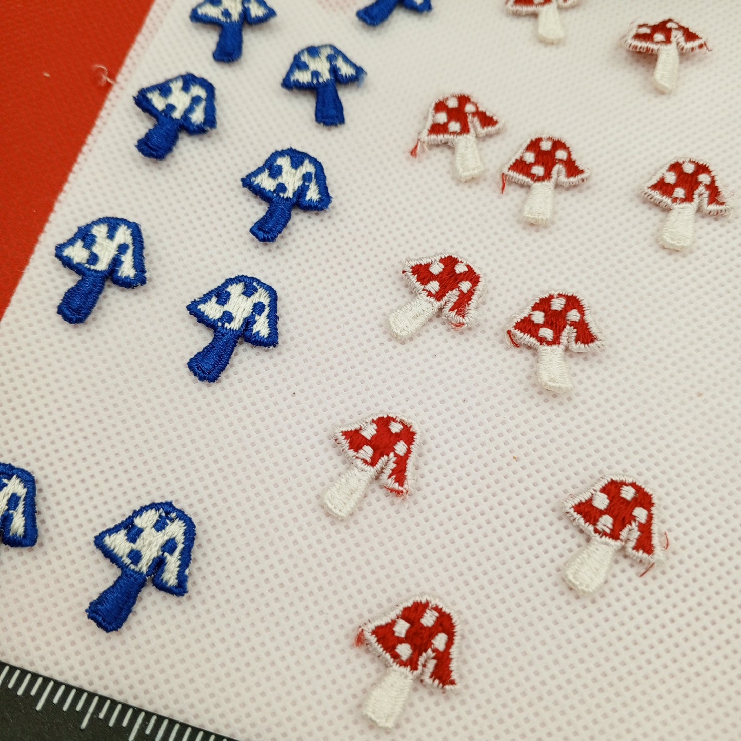 20 pieces FLORAL VINTAGE appliques red white blue flower Patches #159