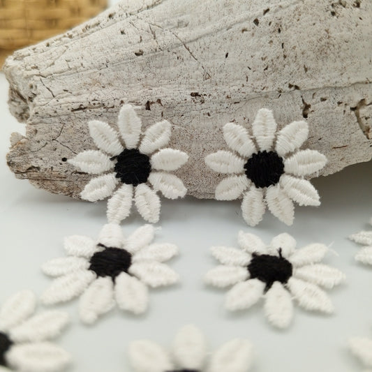 FLORAL VINTAGE applique Black white Flower Patches #225