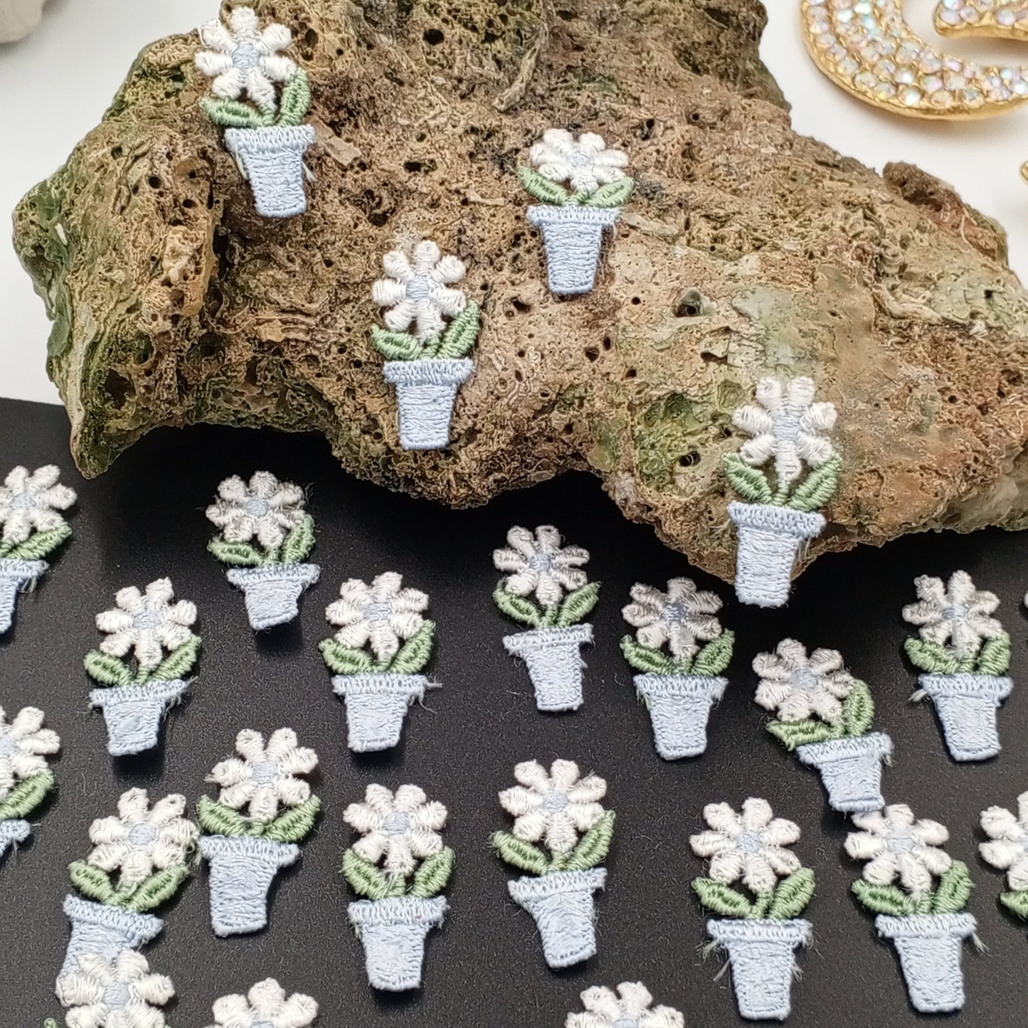 FLORAL VINTAGE appliques light blue white flower Patches #244