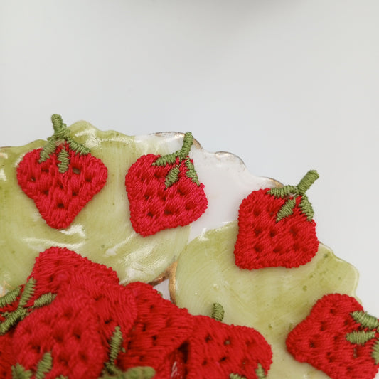 Heart shaped Cute Strawberry Appliques VINTAGE Cute wild berry fruit Sewing Patches Red Strawberry Embroidered Embellishments #361