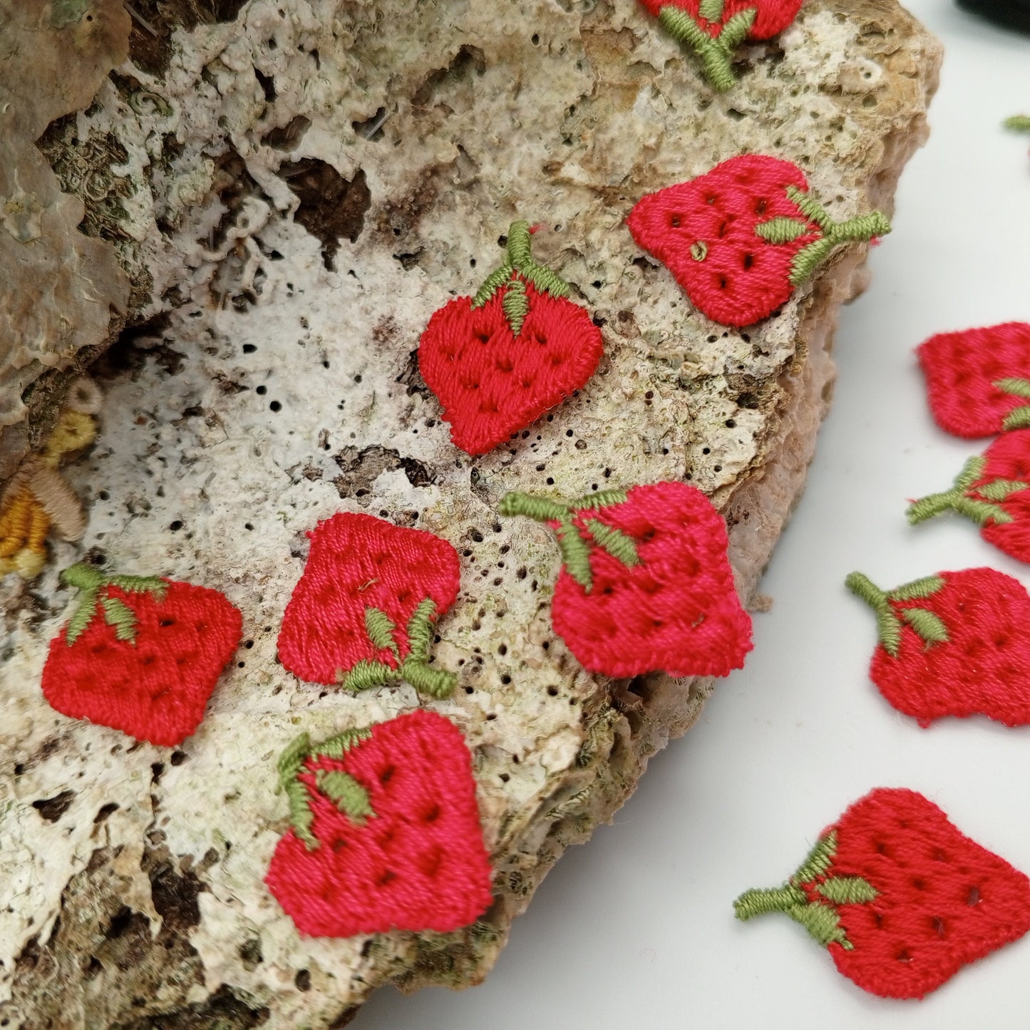 Heart shaped Cute Strawberry Appliques VINTAGE Cute wild berry fruit Sewing Patches Red Strawberry Embroidered Embellishments #361