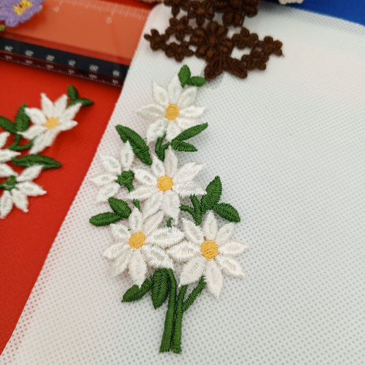 6 pieces FLORAL VINTAGE appliqués green white yellow purple brown flower Patches #121