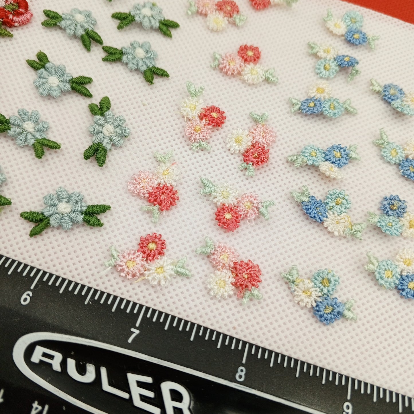 50 pieces FLORAL VINTAGE appliques blue white green pastel green pink red flower Patches #150
