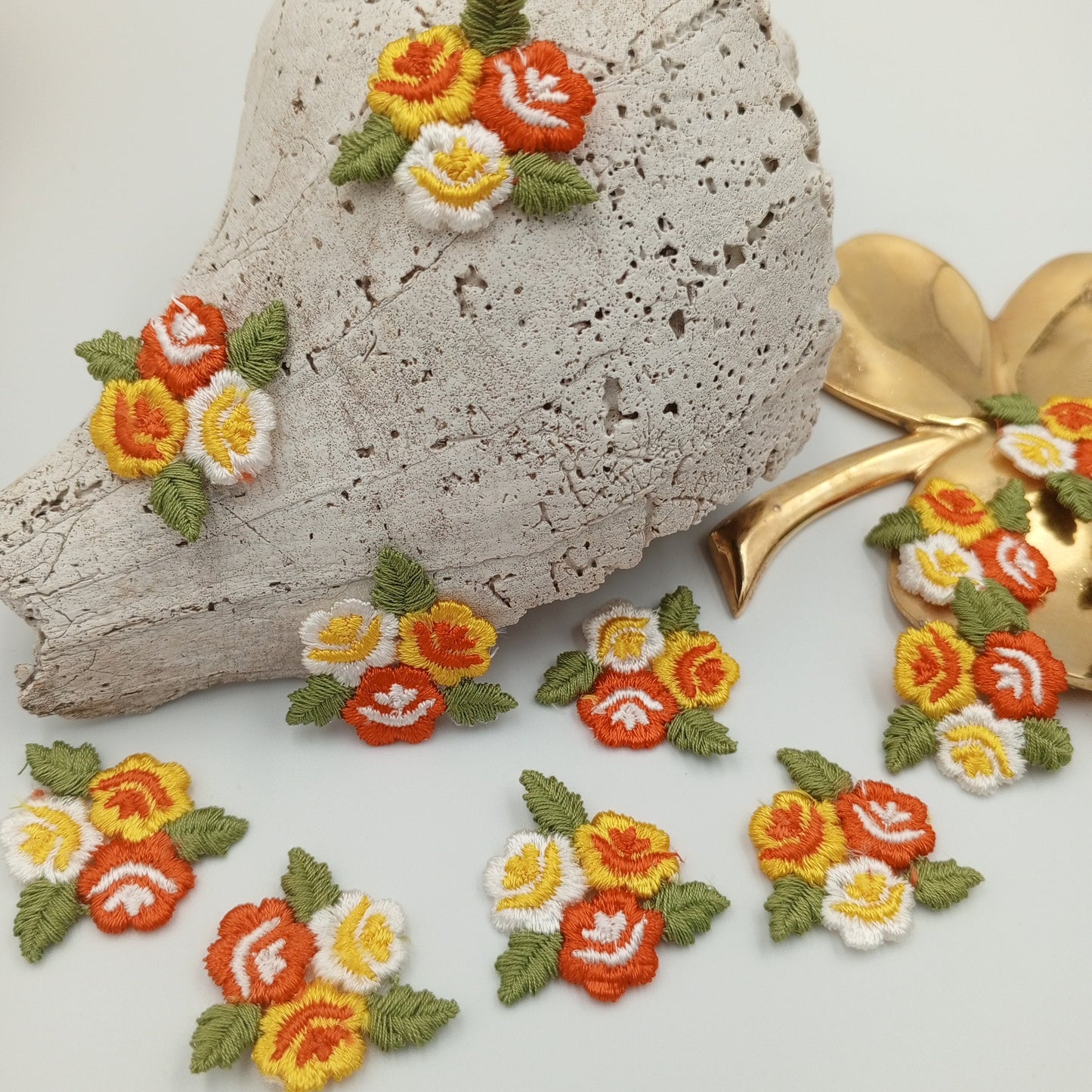 FLORAL VINTAGE appliques yellow white orange green flower Patches #227