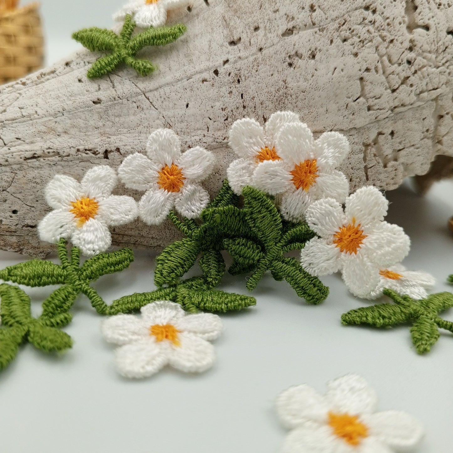 FLORAL VINTAGE appliques yellow white flower Patches #236