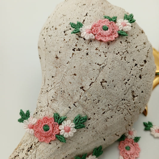 FLORAL VINTAGE applique Pink Green White Flower Patches #237