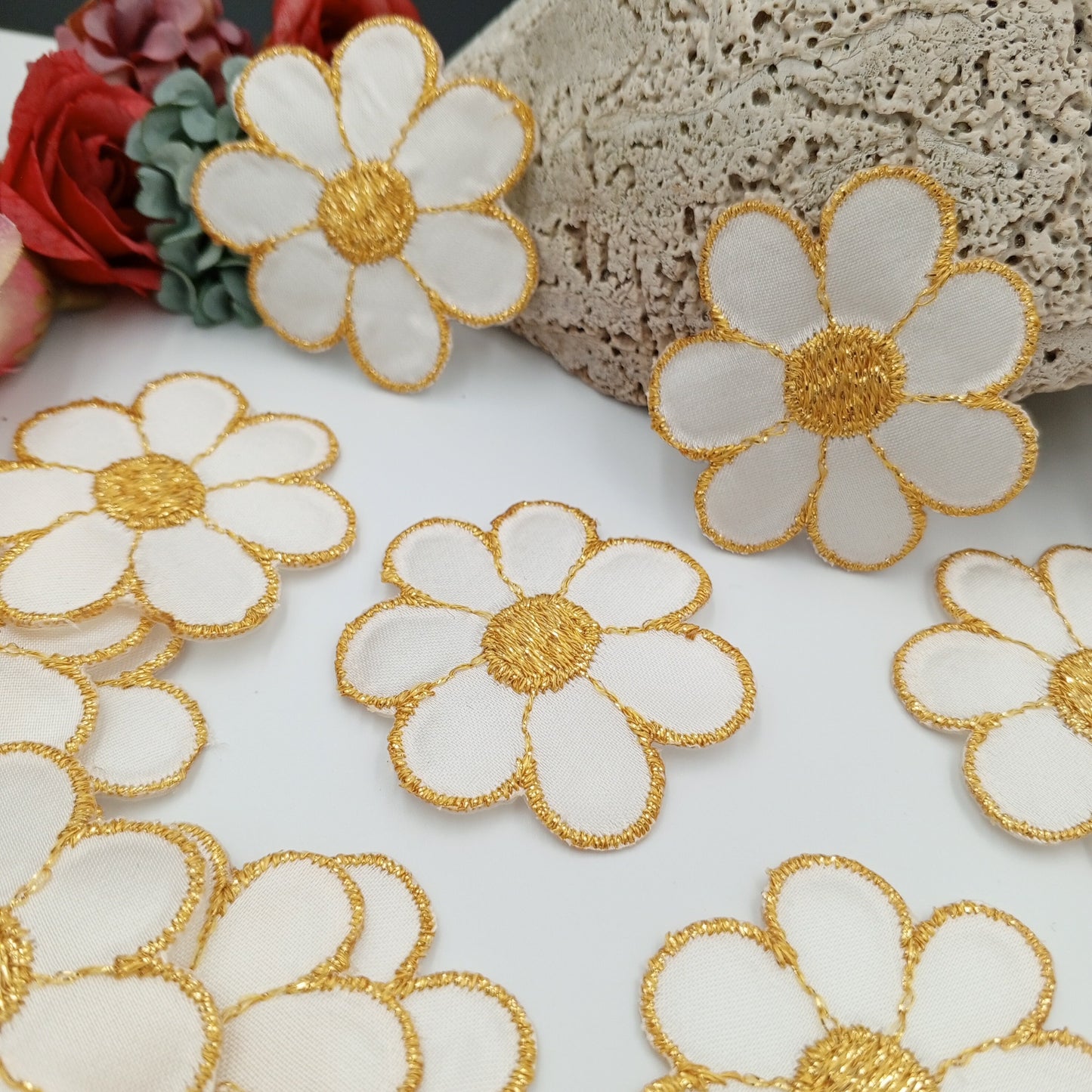 FLORAL VINTAGE appliques gold white flower Patches #263