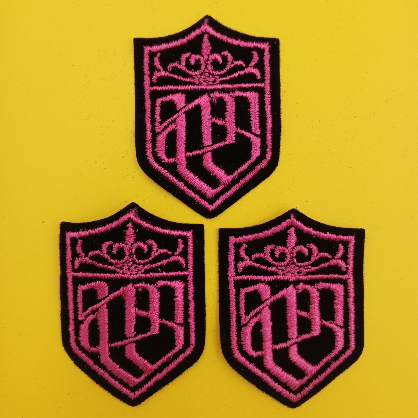 VINTAGE Badge Patches black Magenta Embroidered Patch Iron on Appliques #719