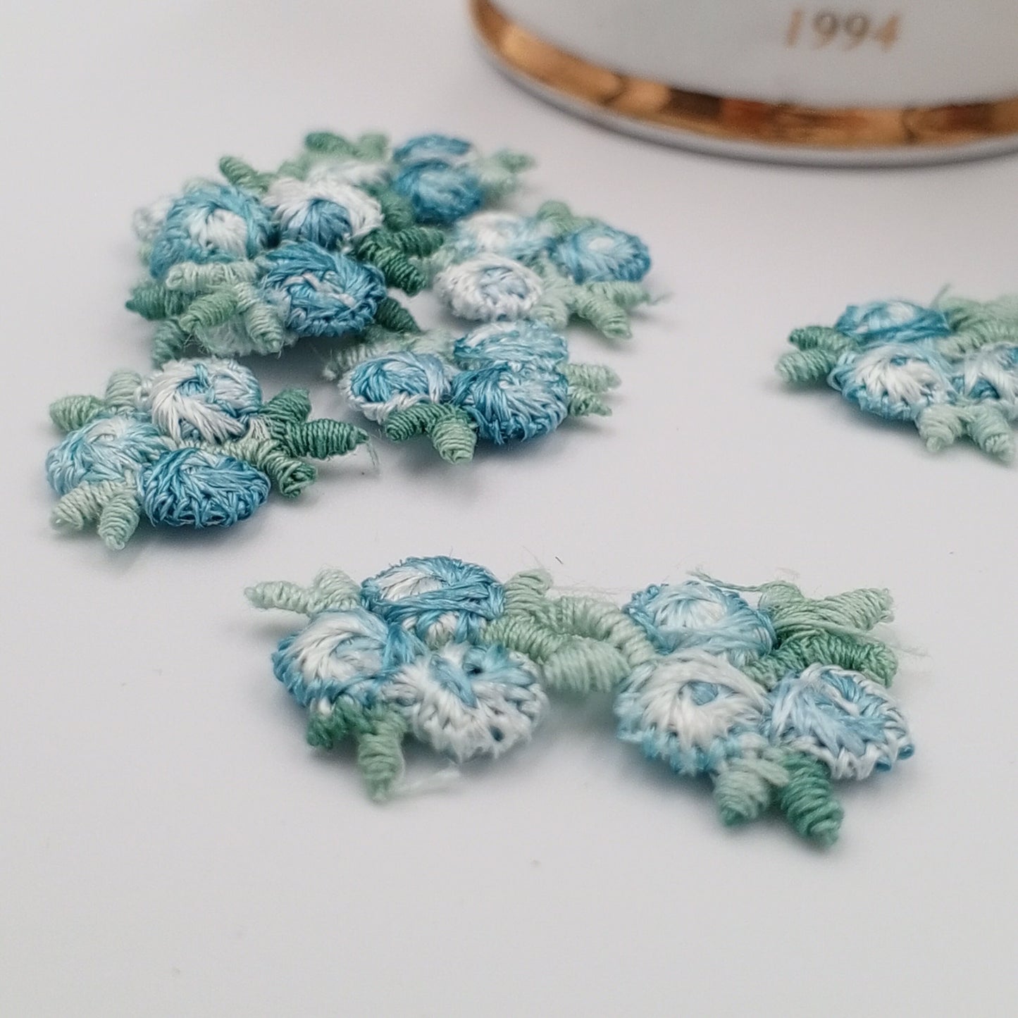 VINTAGE appliques cute blue green flower embroidery Patches #307