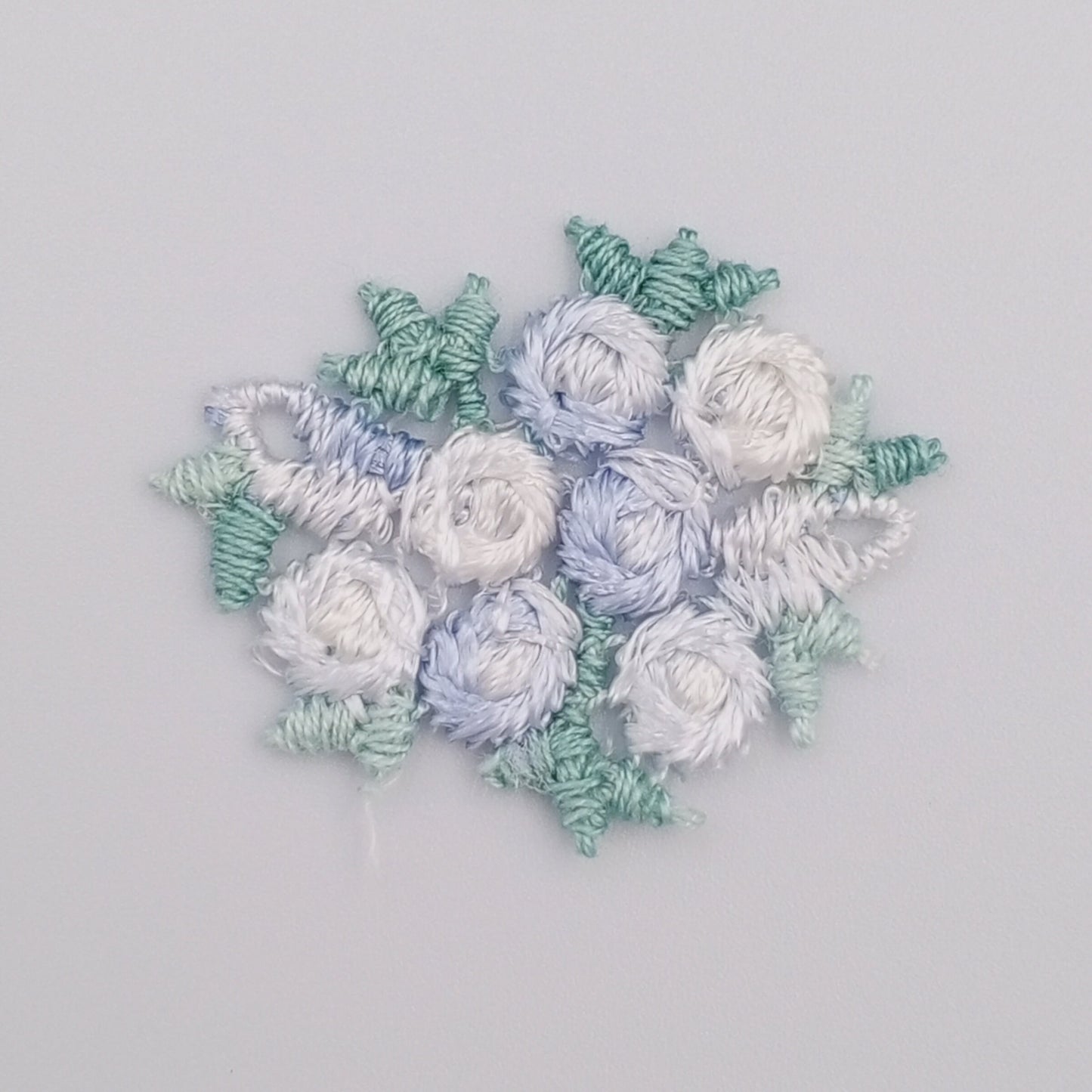 FLORAL VINTAGE appliques white green soft blue flower Patches #300