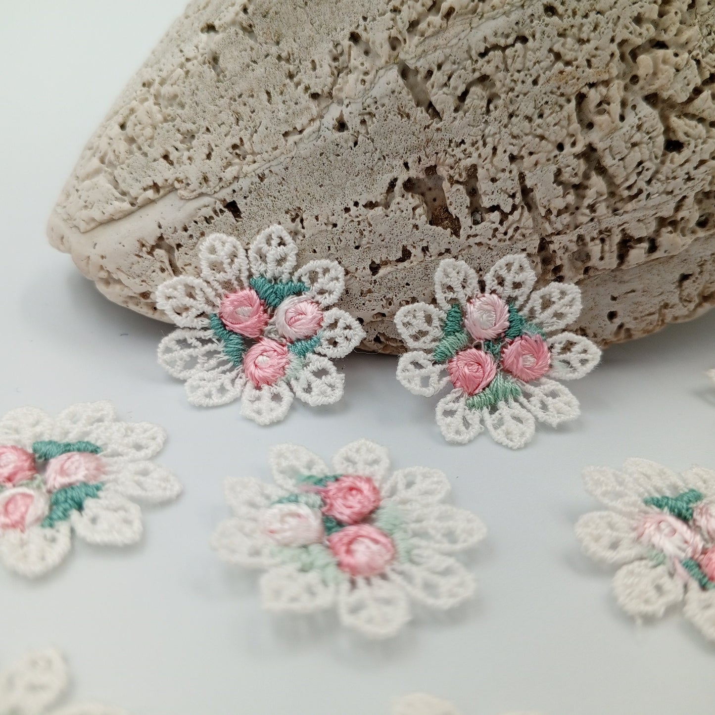 FLORAL VINTAGE appliques green pink off white flower Patches #279