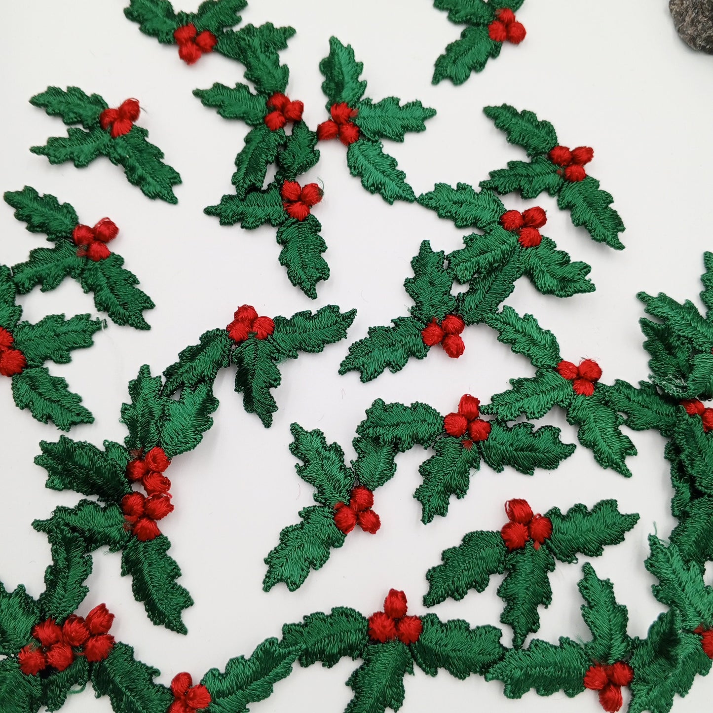 VINTAGE applique red green mistletoe Christmas Patches #351