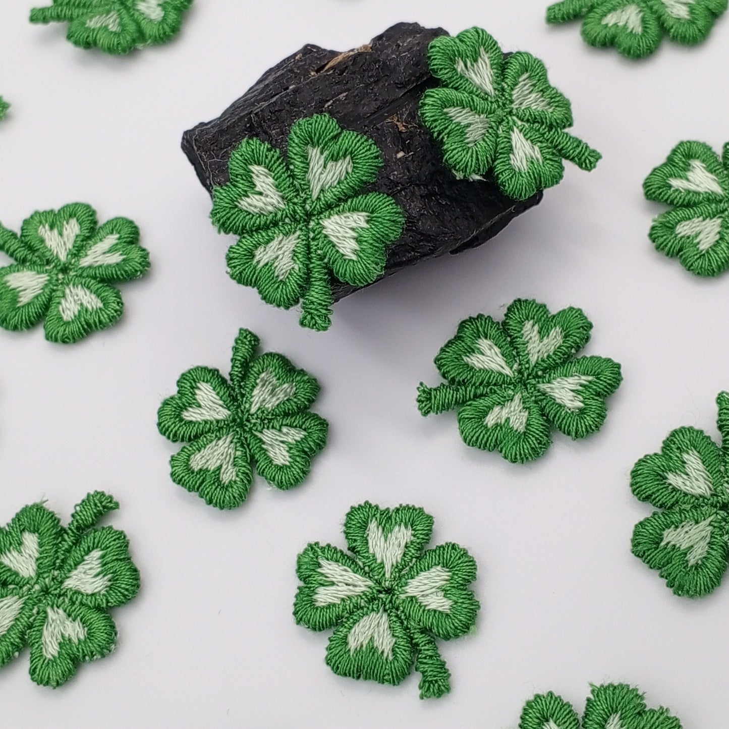 Clover VINTAGE appliques green shamrock Patches #334