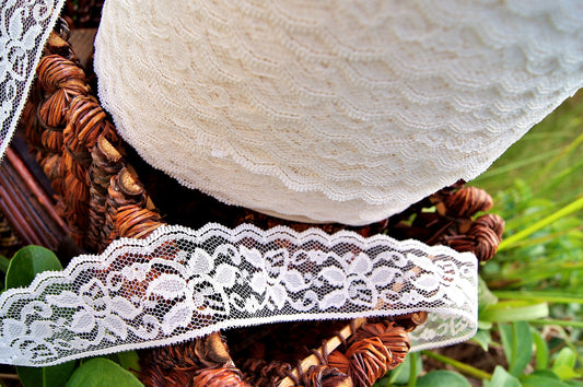 Pretty Floral Light Beige Scalloped Lace Trim 1⅝" Wide