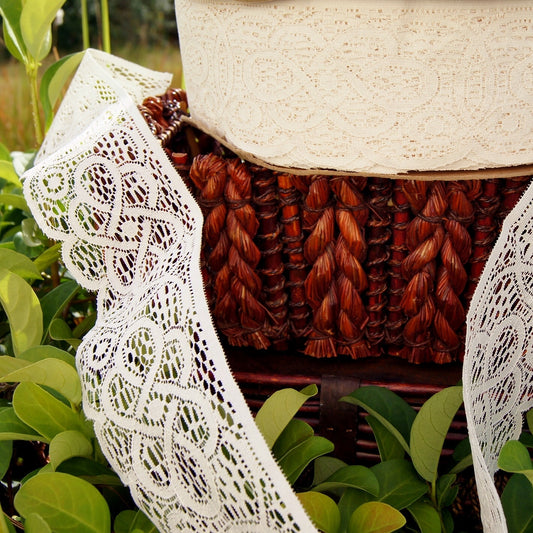 Swirly Scalloped Lace Trim Lt. Beige 3½ " wide