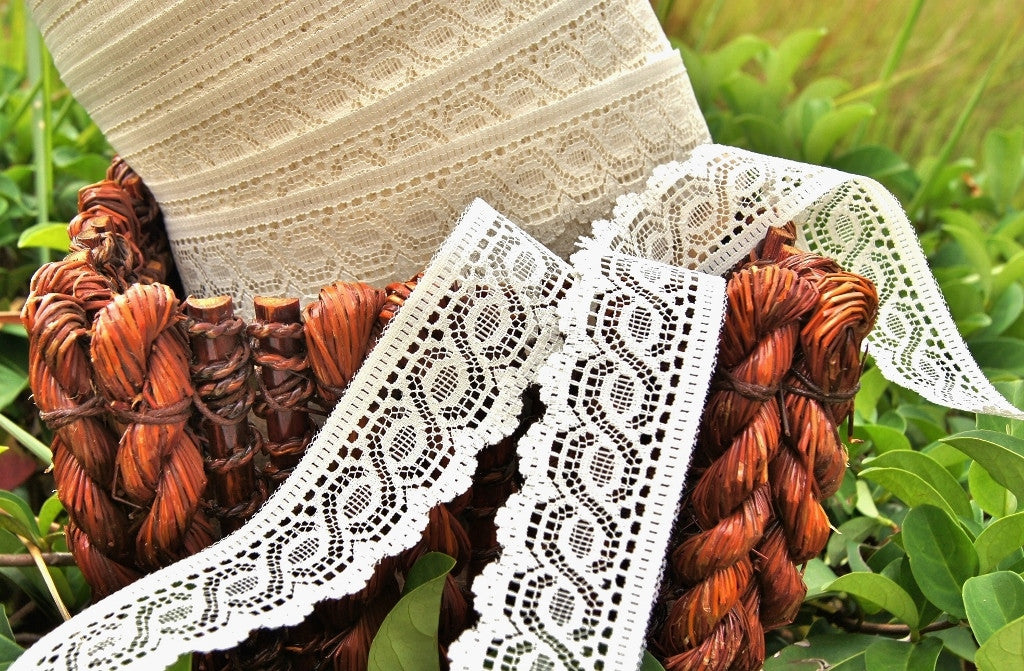 Light Beige Scalloped Lace Trim