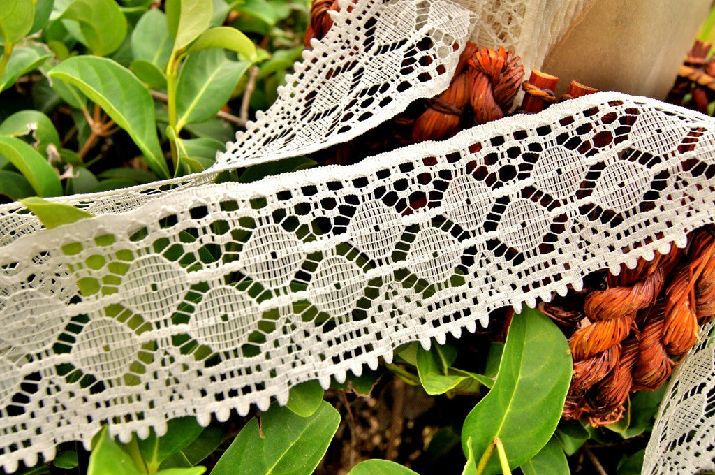 Diamond Scalloped Vintage Lace