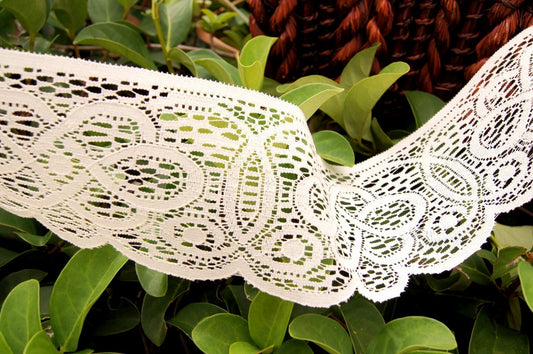 Vintage Dark Ivory Stiff Wide Scalloped Lace Trim