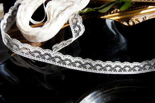 Dotted Scalloped Lace Trim