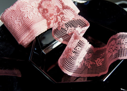 Mauve Pink Scalloped Lace Trim